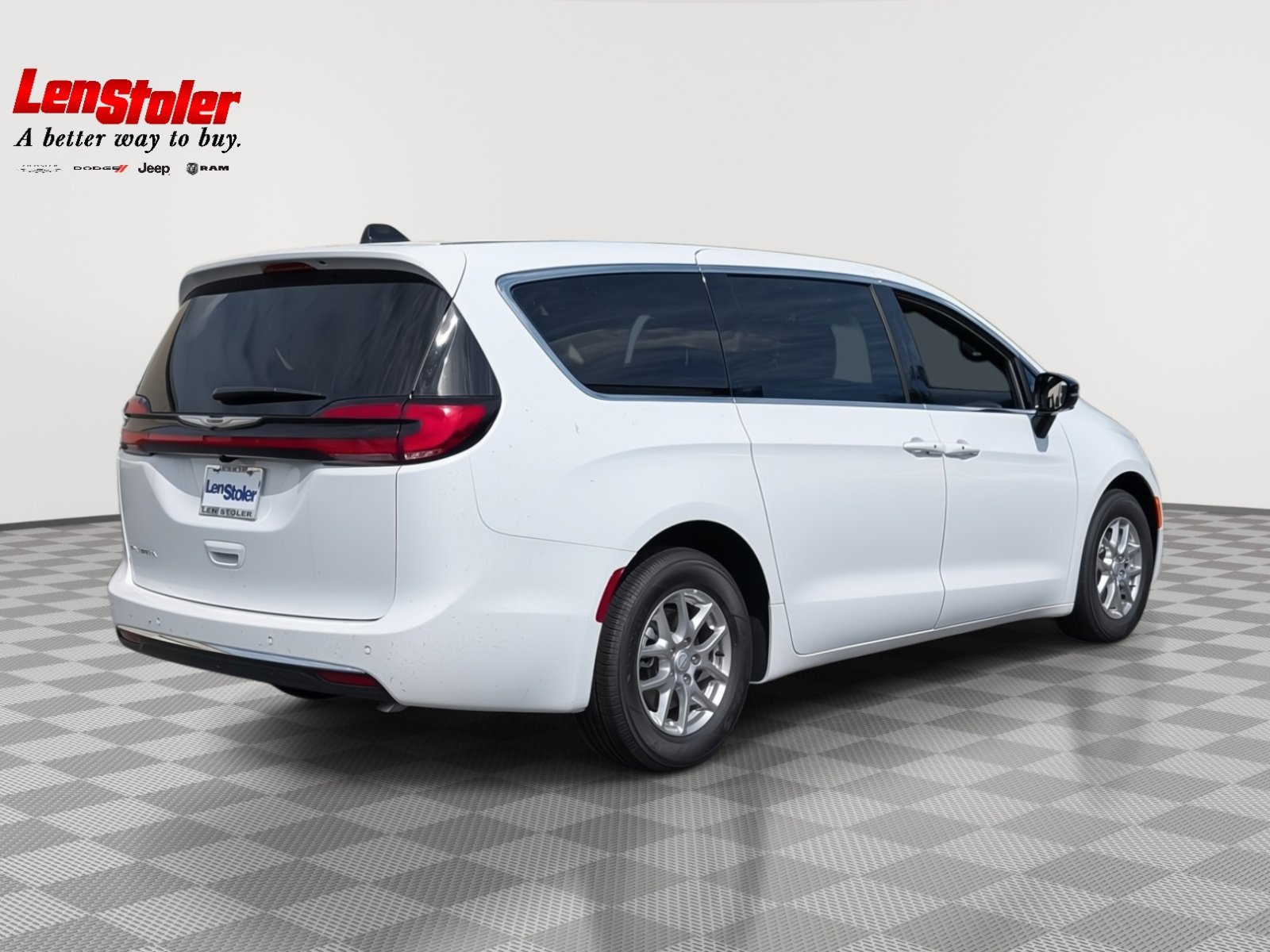 New 2026 Chrysler Pacifica Select image 3