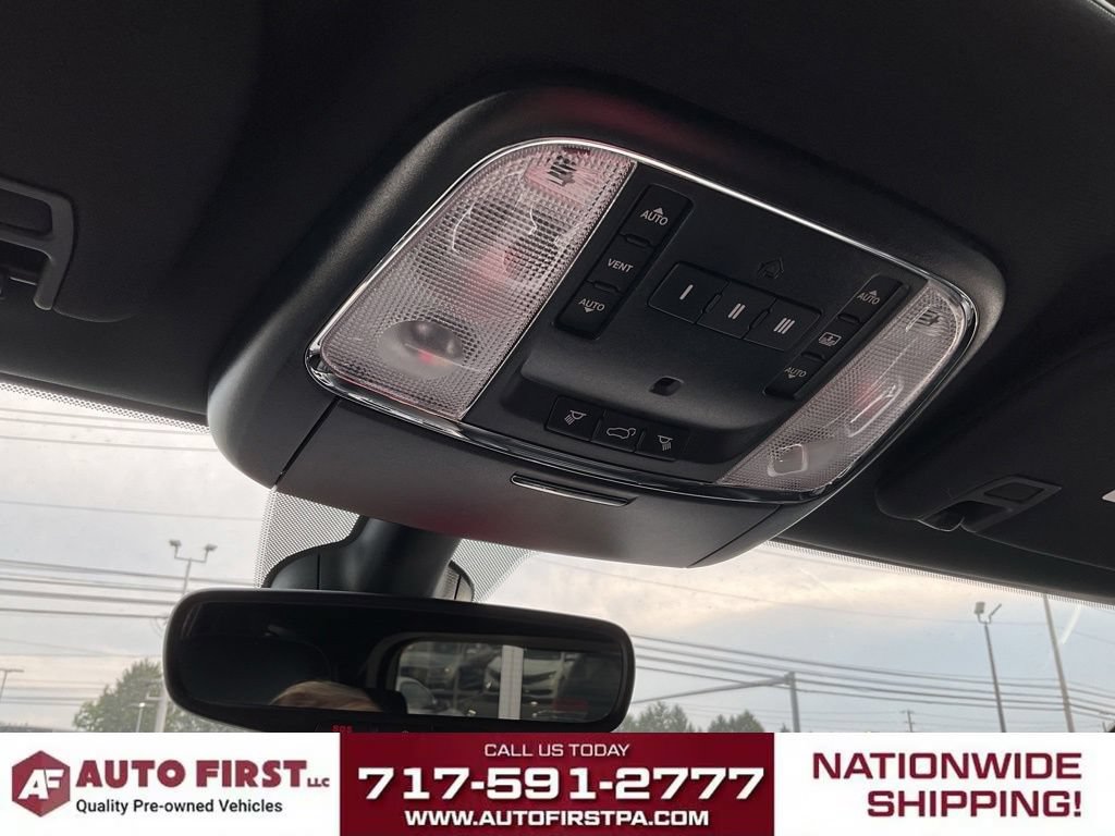 Used 2018 Jeep Grand Cherokee Overland AWD/4WD image 27