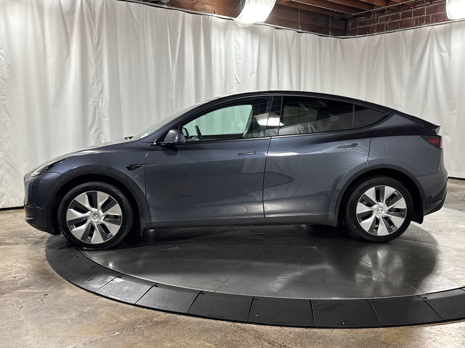 Used 2022 Tesla Model Y Long Range AWD/4WD image 6