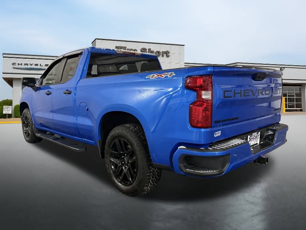 Used 2025 Chevrolet Silverado 1500 Custom w/ Turbomax Blackout Package image 3