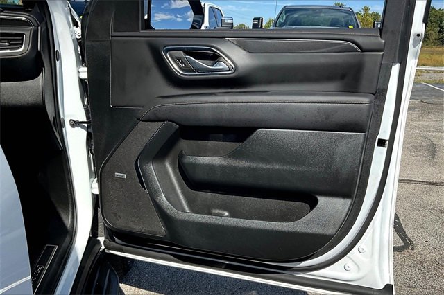 Used 2024 GMC Yukon XL AT4 w/ Technology Package image 29