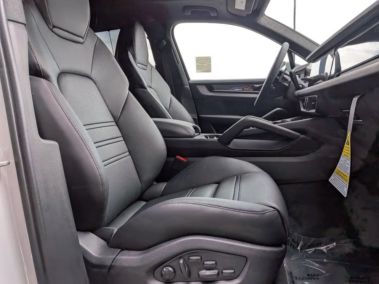 Certified 2025 Porsche Cayenne S AWD/4WD image 26
