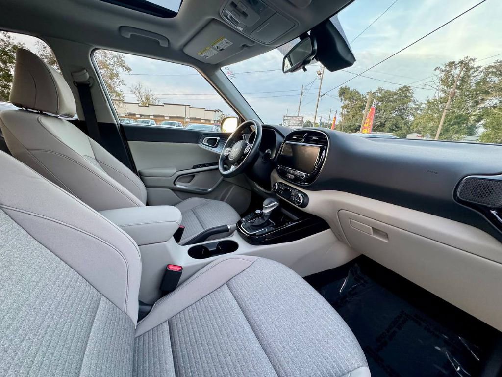 Used 2023 Kia Soul EX image 13