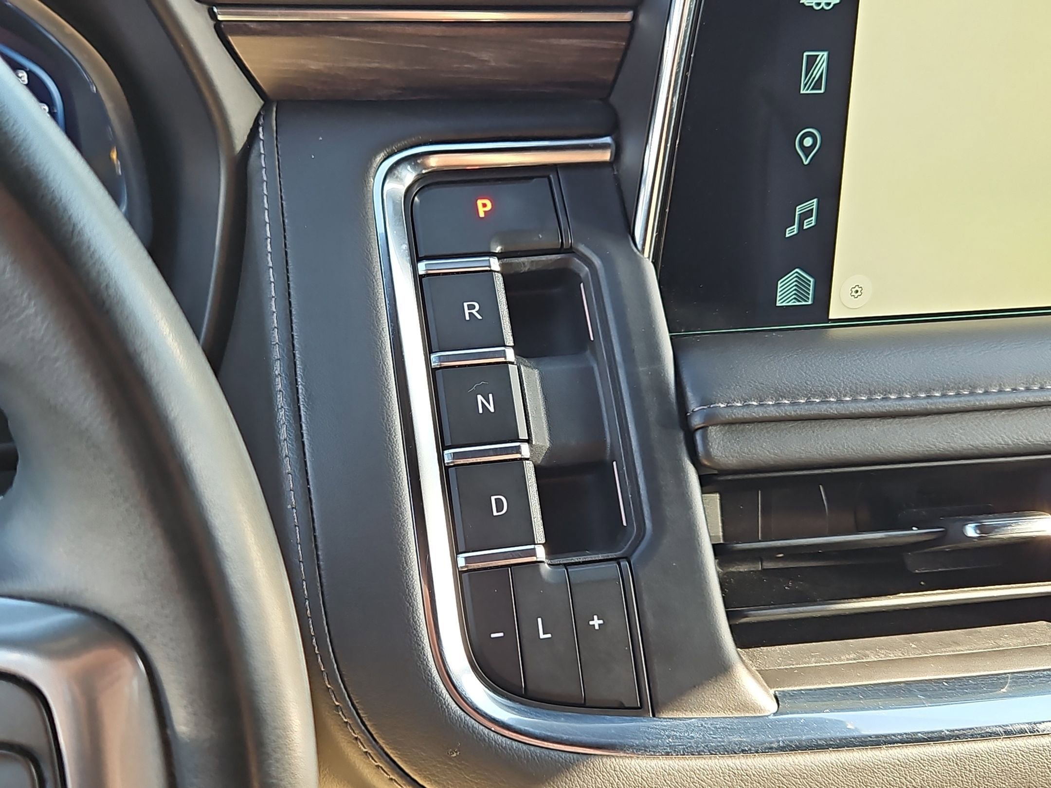 Certified 2024 Chevrolet Suburban Z71 w/ Luxury Package image 22