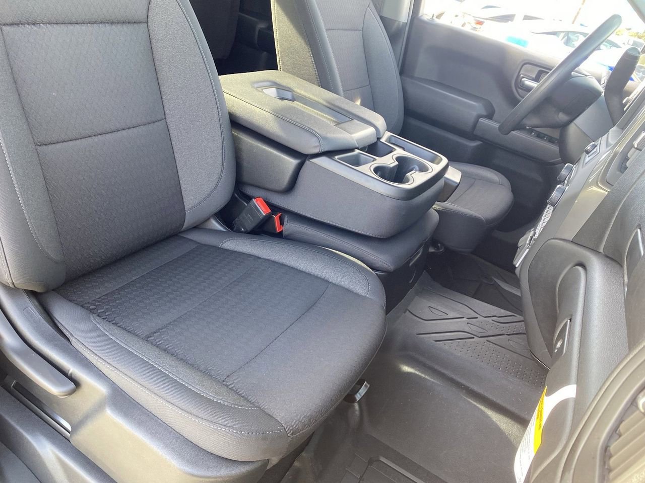 Used 2025 Chevrolet Silverado 1500 Custom image 8