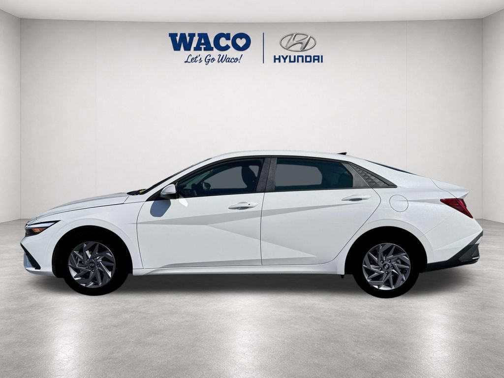Used 2026 Hyundai Elantra Hybrid FWD image 5