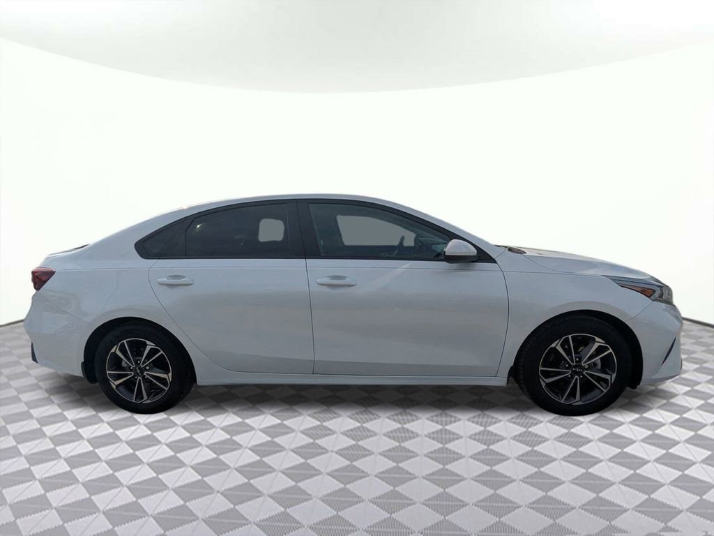 Used 2024 Kia Forte LXS image 2