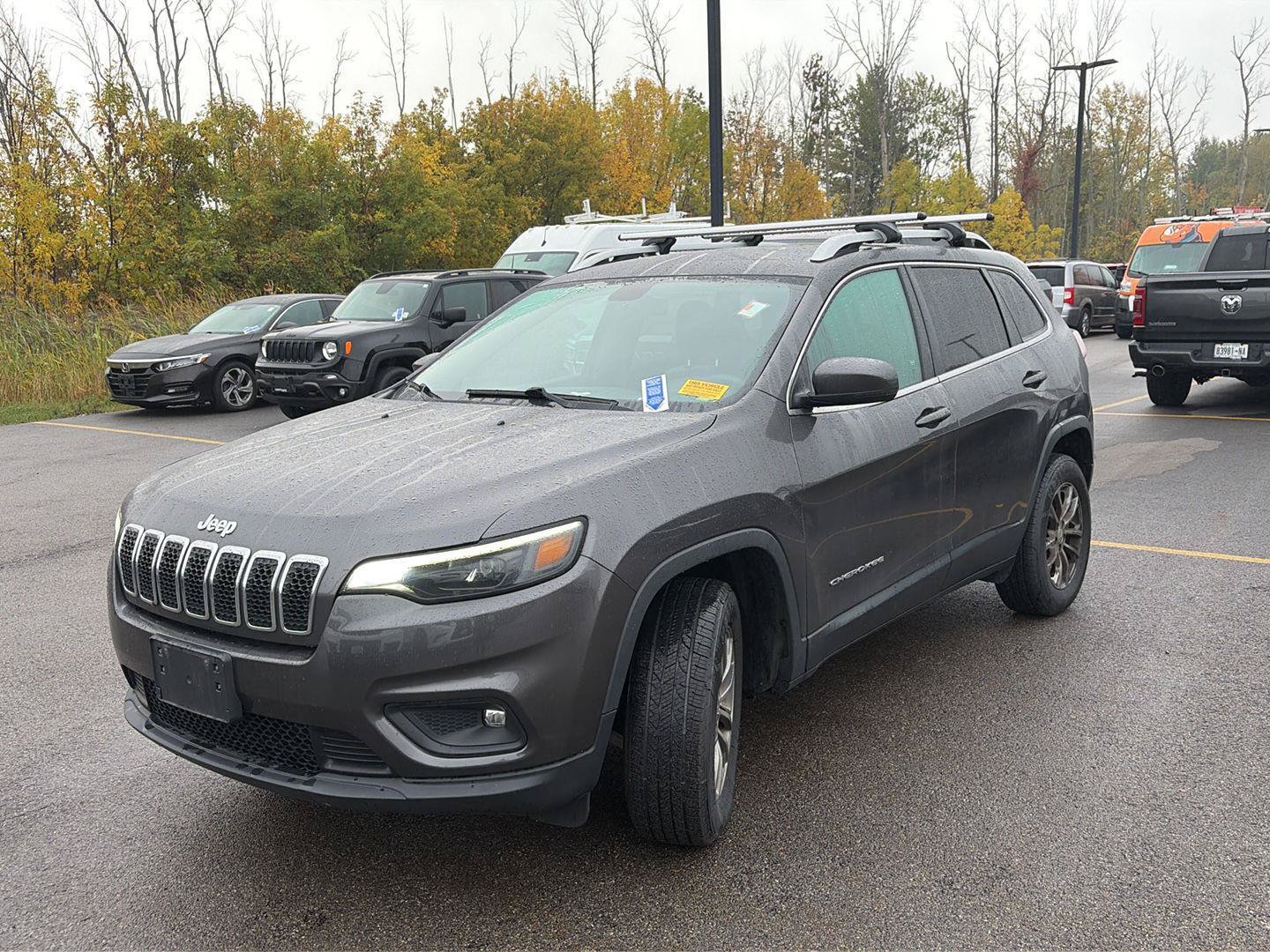 Used 2019 Jeep Cherokee Latitude Plus w/ Cold Weather Group AWD/4WD image 4