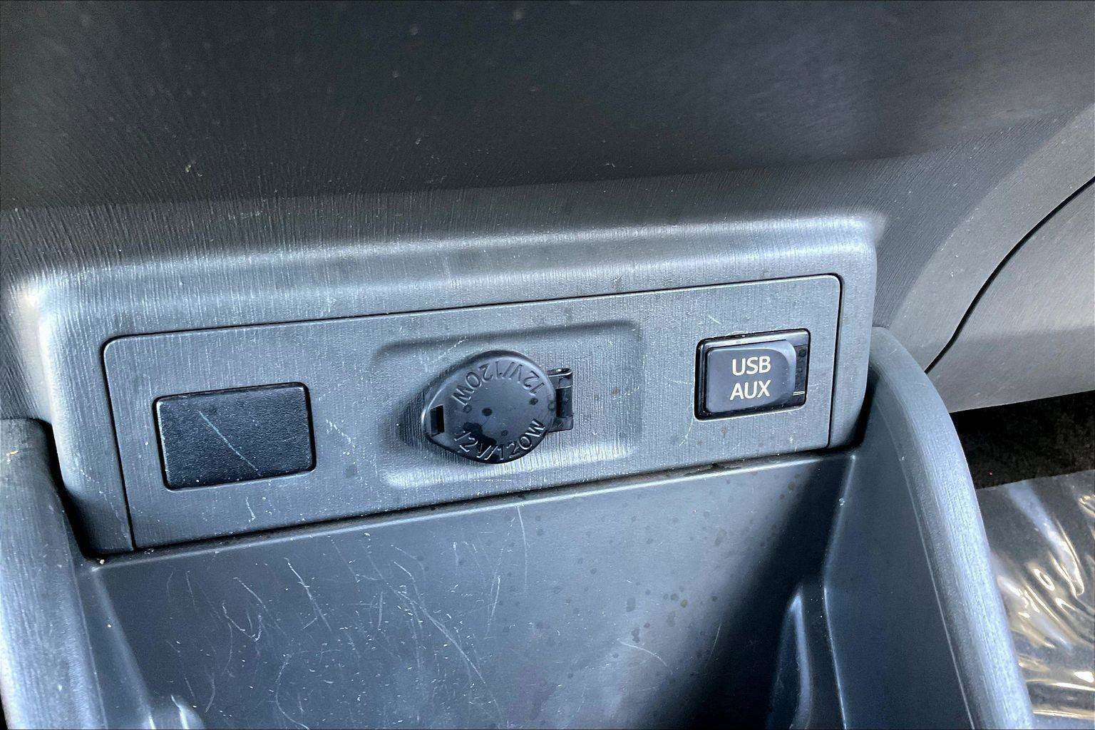 Used 2014 Toyota Prius V Two image 30