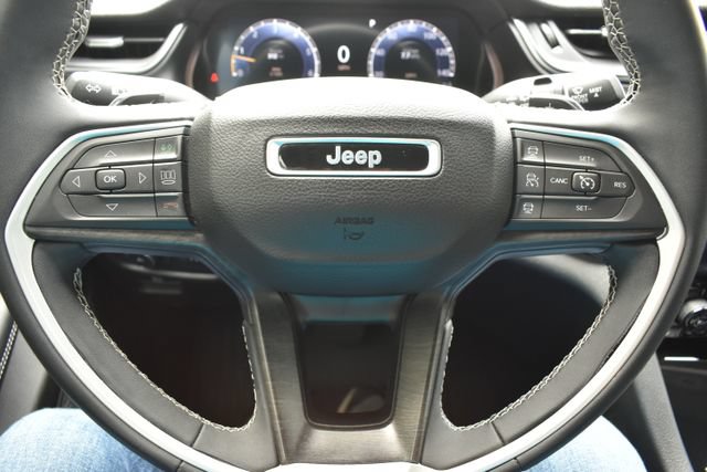 Used 2023 Jeep Grand Cherokee L Limited AWD/4WD image 23