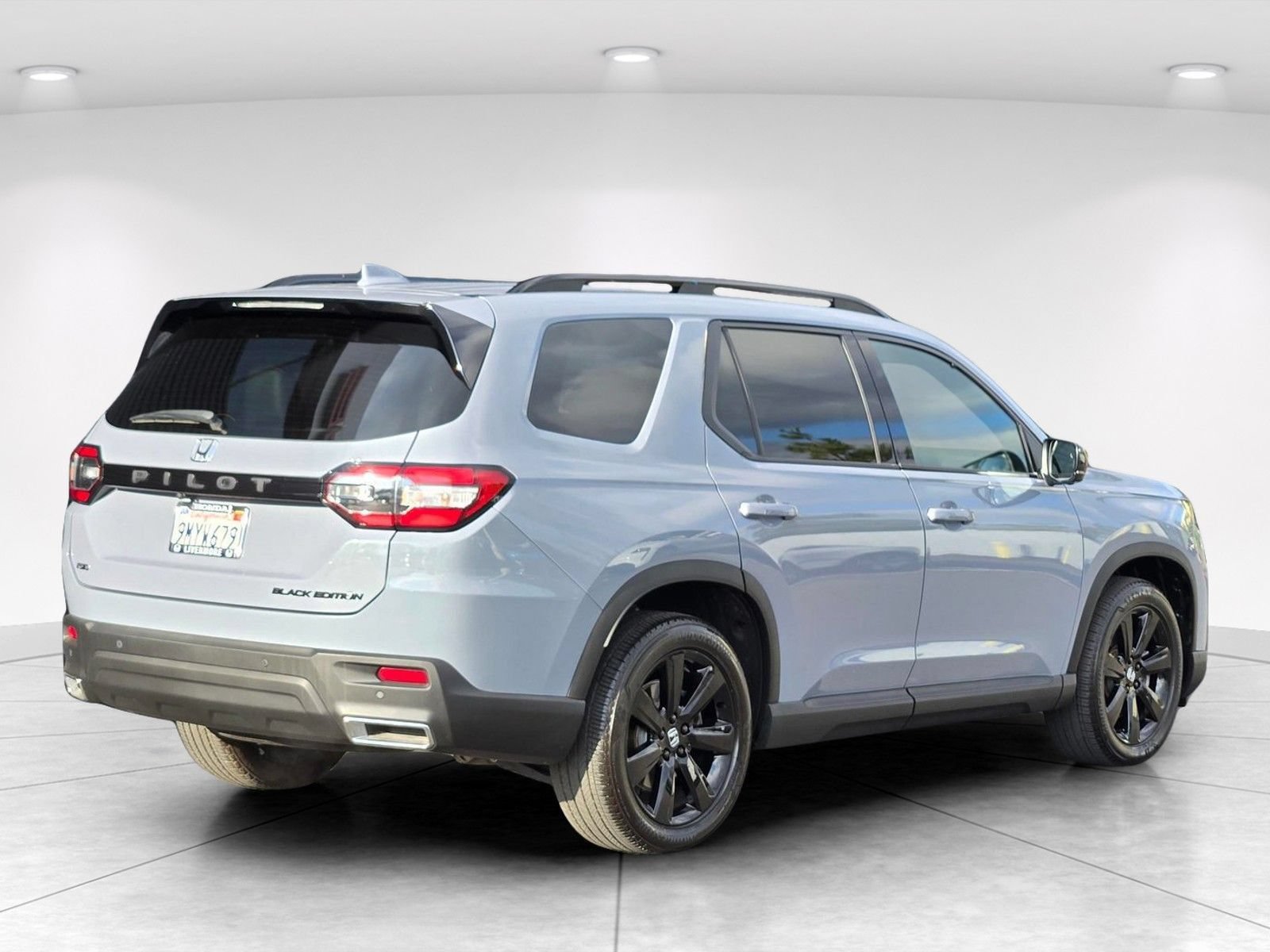 Used 2025 Honda Pilot Black Edition image 7