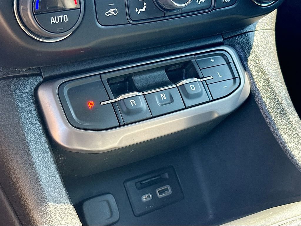 Used 2022 GMC Acadia AT4 w/ Technology Package AWD/4WD image 17