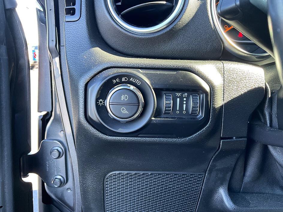 Used 2021 Jeep Gladiator Overland w/ Uconnect 4C Nav & Sound Group AWD/4WD image 23
