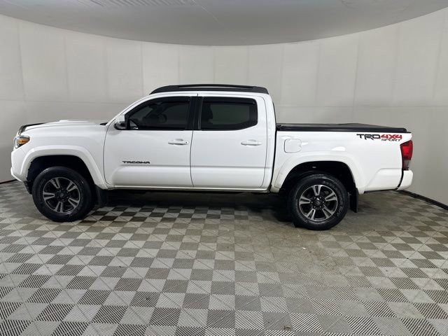 Used 2016 Toyota Tacoma TRD Sport AWD/4WD image 3