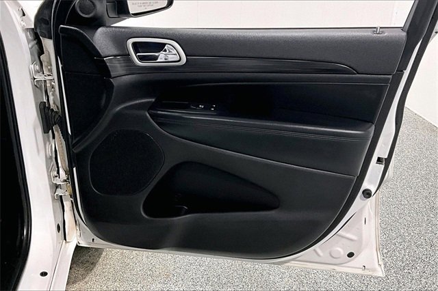 Used 2020 Jeep Grand Cherokee Altitude image 30