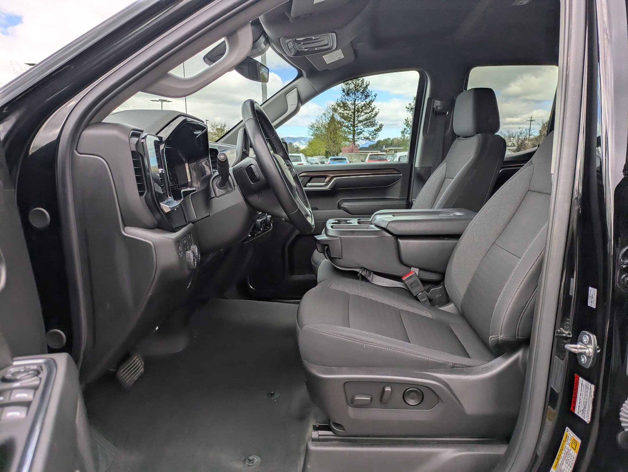 Used 2024 Chevrolet Silverado 1500 LT AWD/4WD image 18