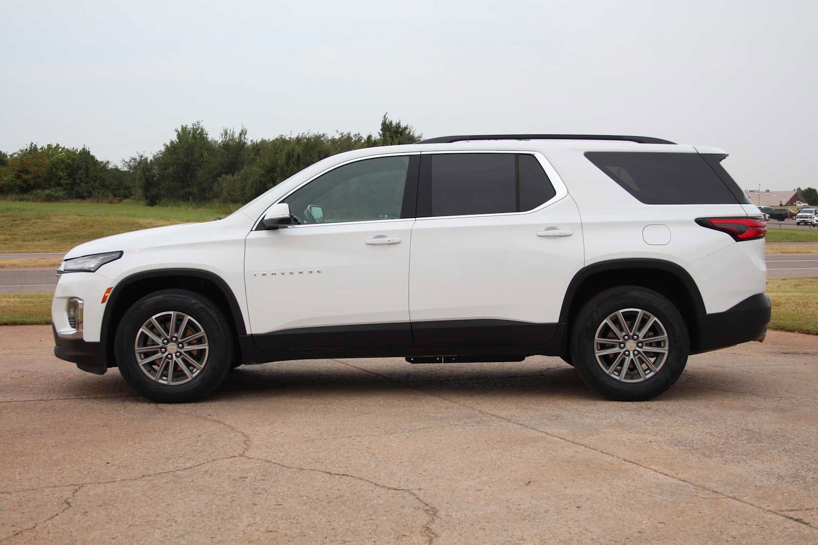 Used 2023 Chevrolet Traverse LT FWD image 6