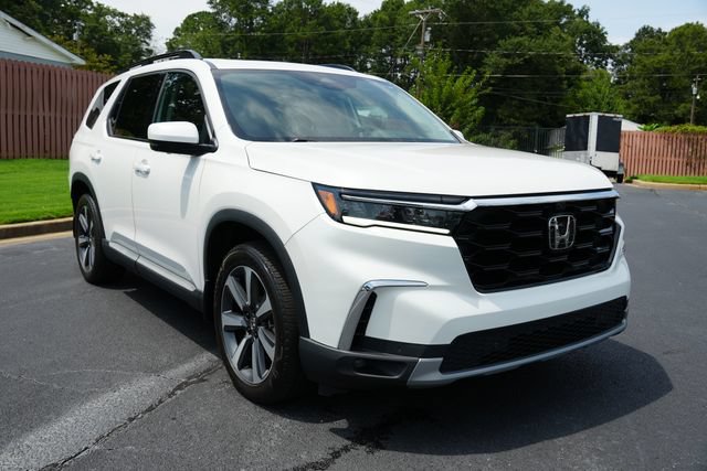 Used 2025 Honda Pilot Elite image 1