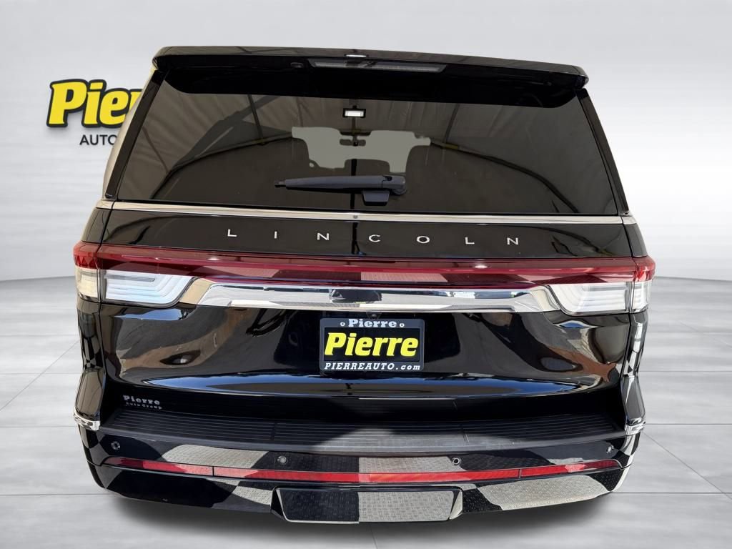 Used 2024 Lincoln Navigator Reserve image 3