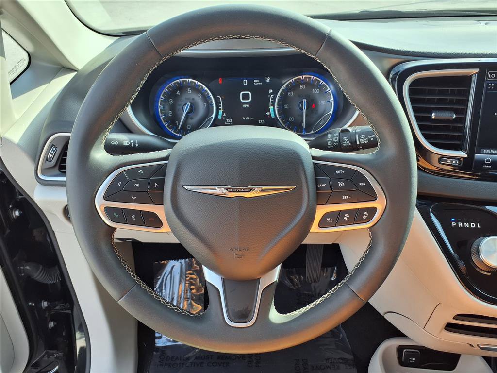 Used 2023 Chrysler Pacifica Touring-L image 22