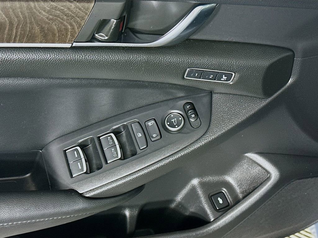 Used 2021 Honda Accord Touring image 24