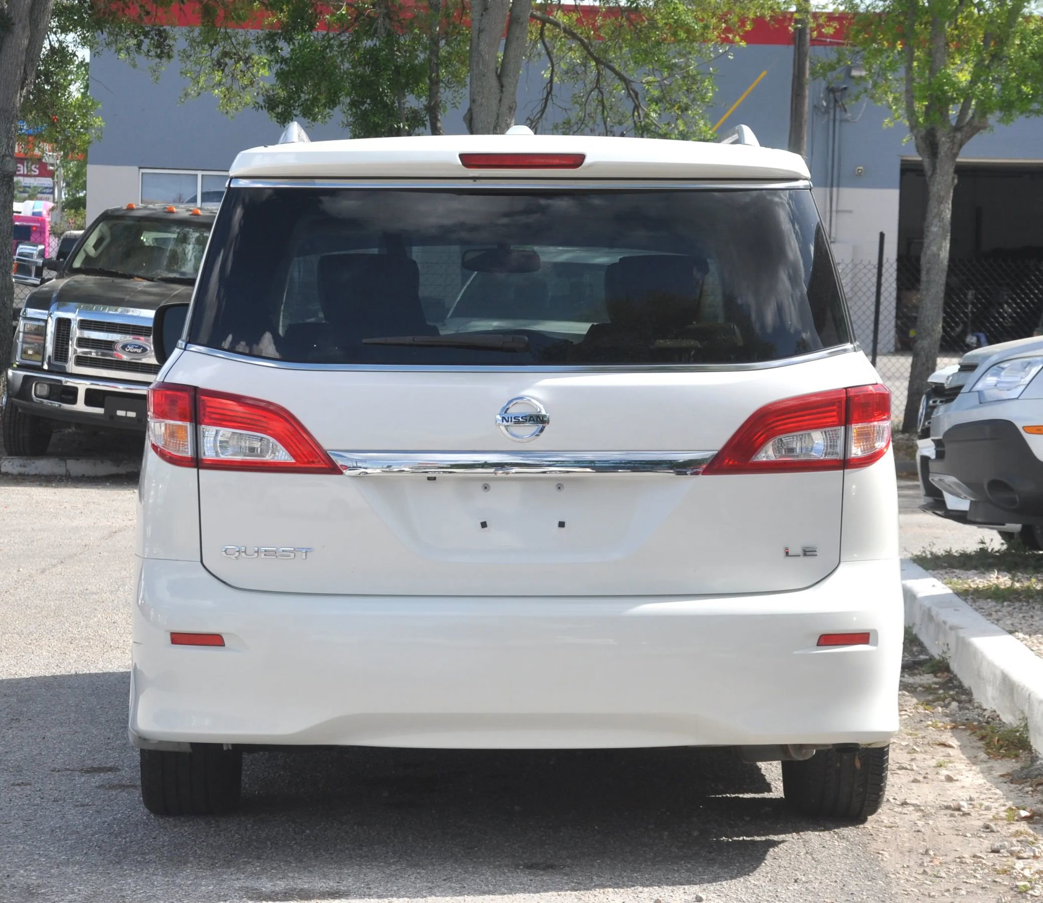 Used 2012 Nissan Quest LE w/ Value Cargo Pkg image 10