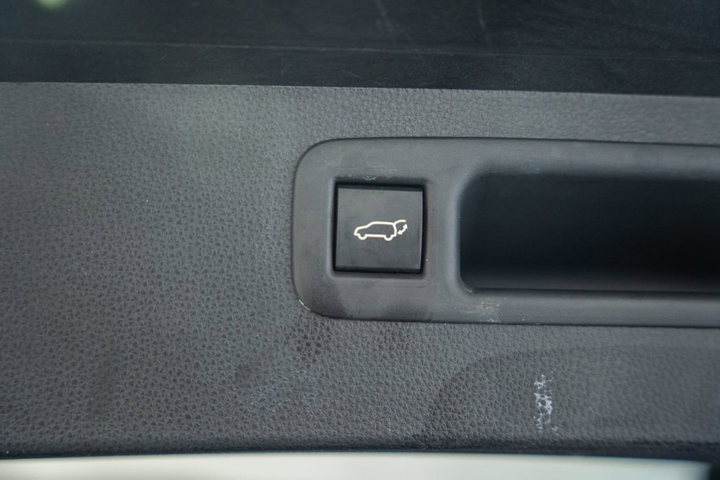 Used 2023 Toyota Highlander XLE image 9