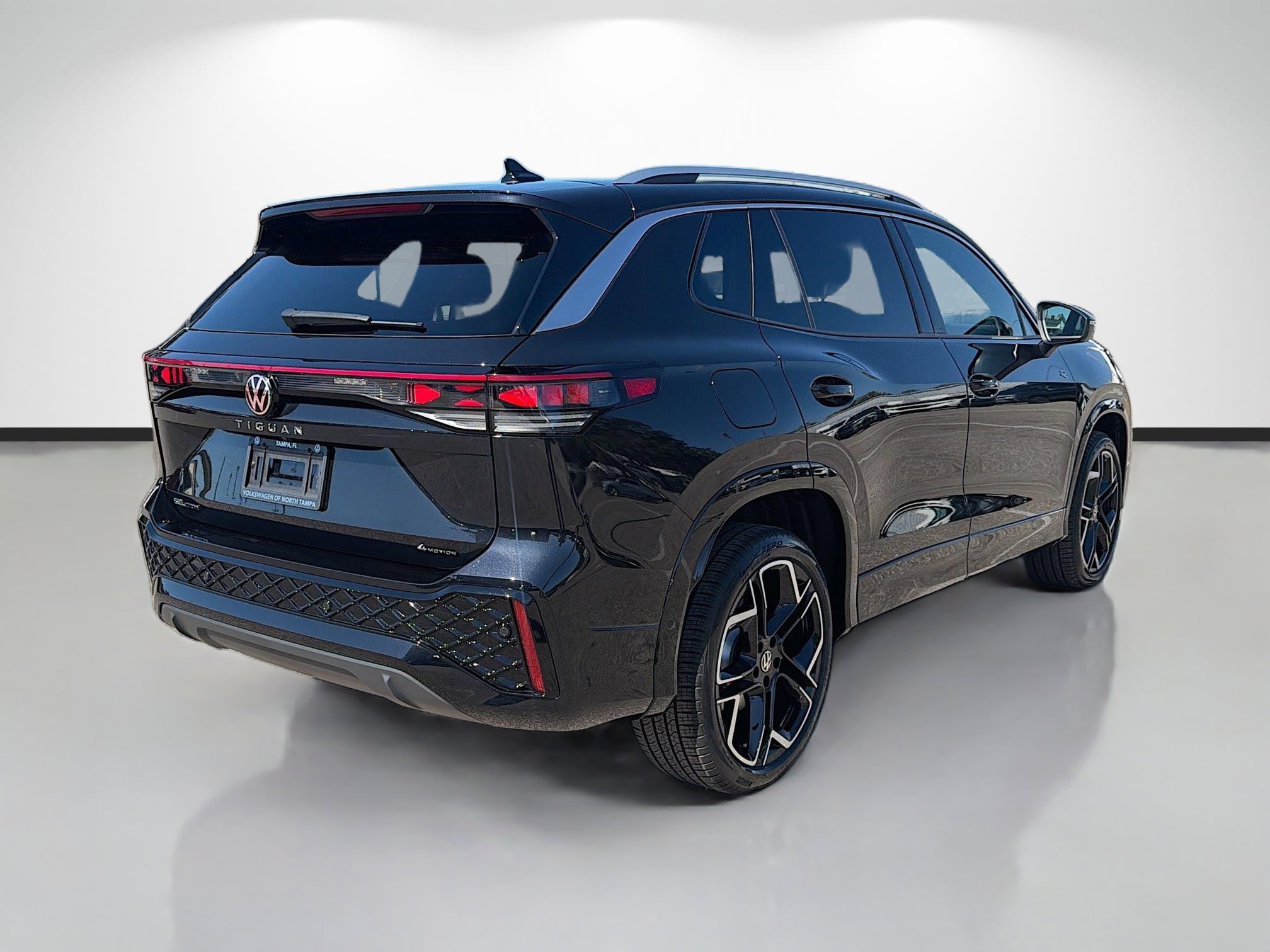 New 2026 Volkswagen Tiguan SEL R-Line AWD/4WD image 3