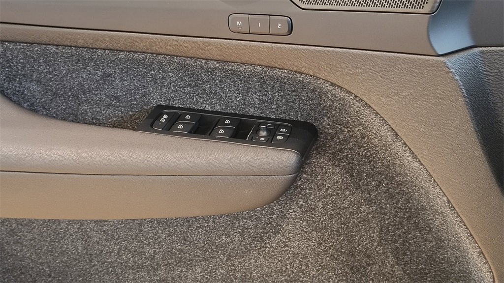 New 2026 Volvo XC40 B5 Ultra w/ Protection Package Premier image 17