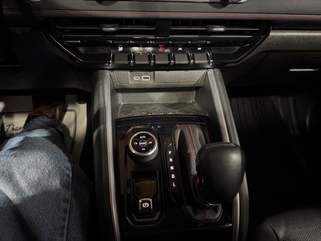 Used 2023 Chevrolet Colorado Z71 w/ Z71 Convenience Package 2 image 27