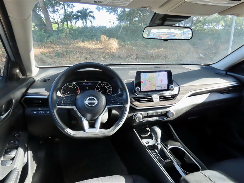 Used 2024 Nissan Altima 2.5 SV FWD image 14