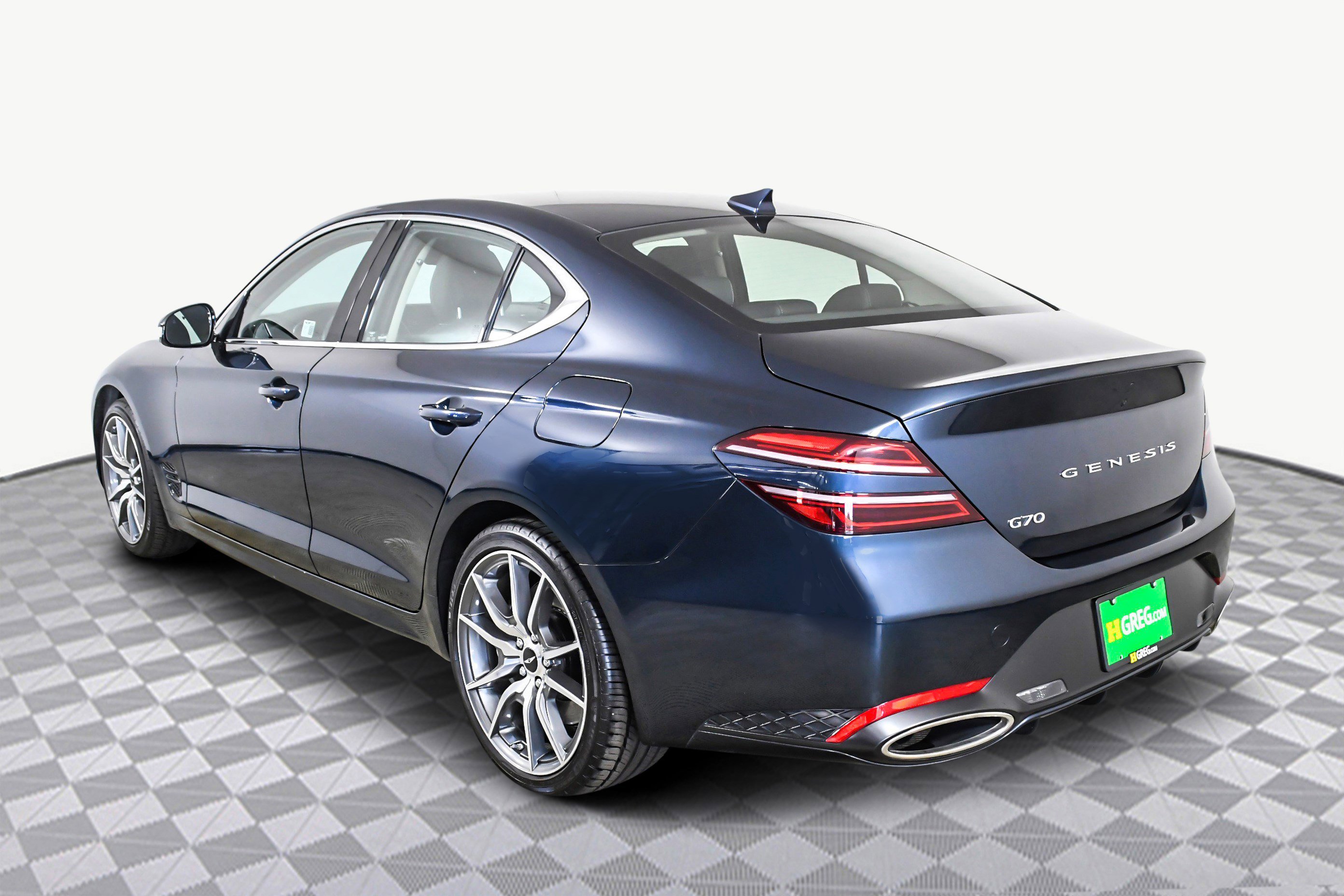 Used 2025 Genesis G70 2.5T image 6