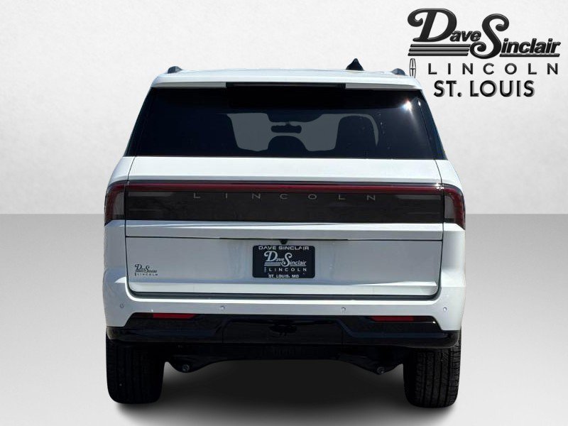New 2026 Lincoln Navigator Reserve AWD/4WD image 4