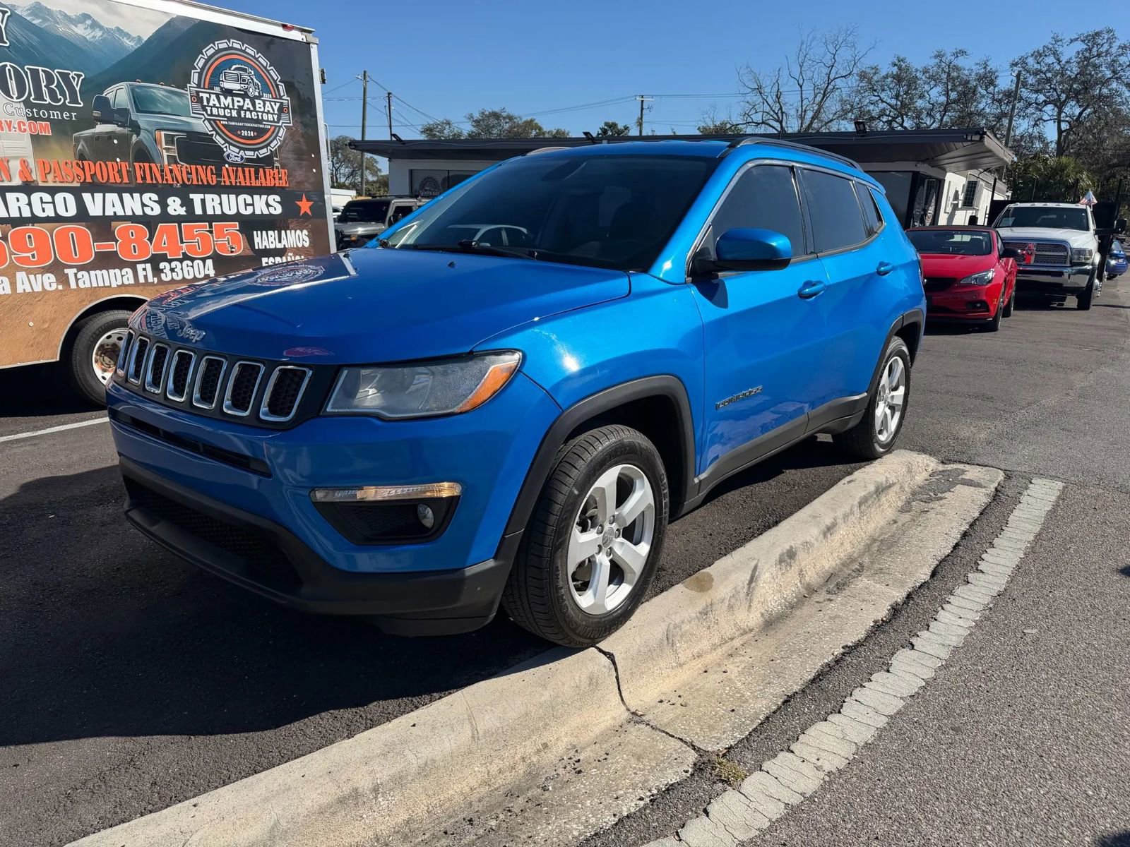 Used 2019 Jeep Compass Latitude FWD image 2