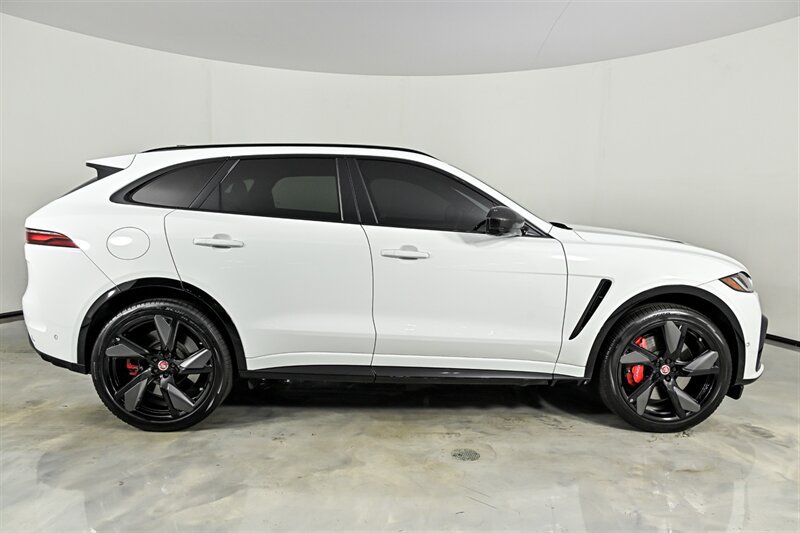 Used 2023 Jaguar F-PACE SVR AWD/4WD image 10