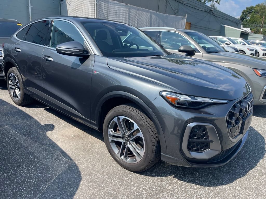 Used 2025 Audi Q5 Premium w/ Convenience Package