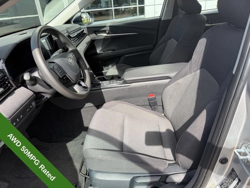 Used 2025 Toyota Camry LE AWD/4WD image 16
