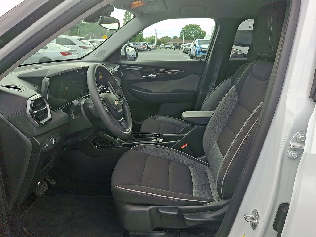 Used 2025 Chevrolet TrailBlazer LT AWD/4WD image 15