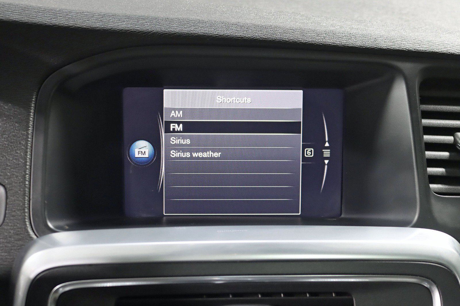 Used 2018 Volvo V60 T5 Cross Country w/ Convenience Package image 19