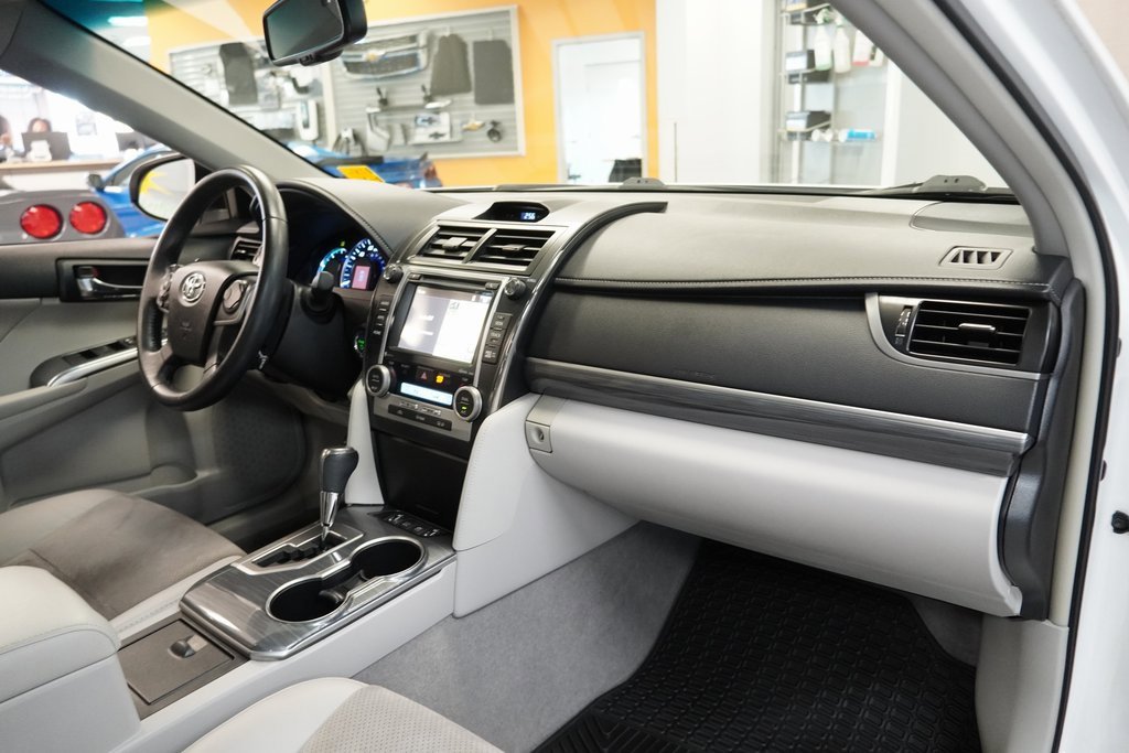 Used 2014 Toyota Camry XLE image 32
