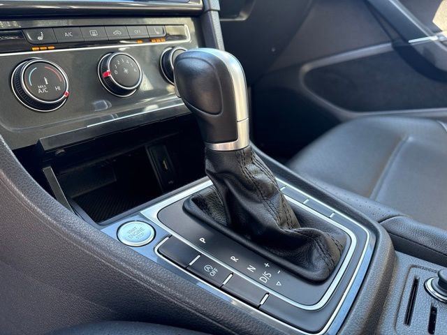 Used 2019 Volkswagen Golf SE image 30