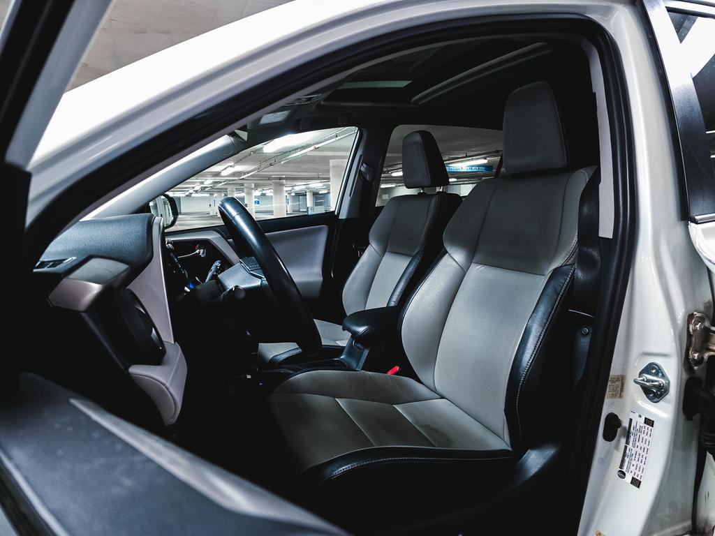 Used 2016 Toyota RAV4 Limited image 19