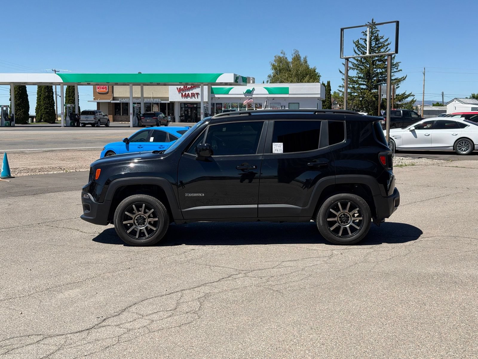 Used 2018 Jeep Renegade Latitude w/ Cold Weather Group AWD/4WD image 11