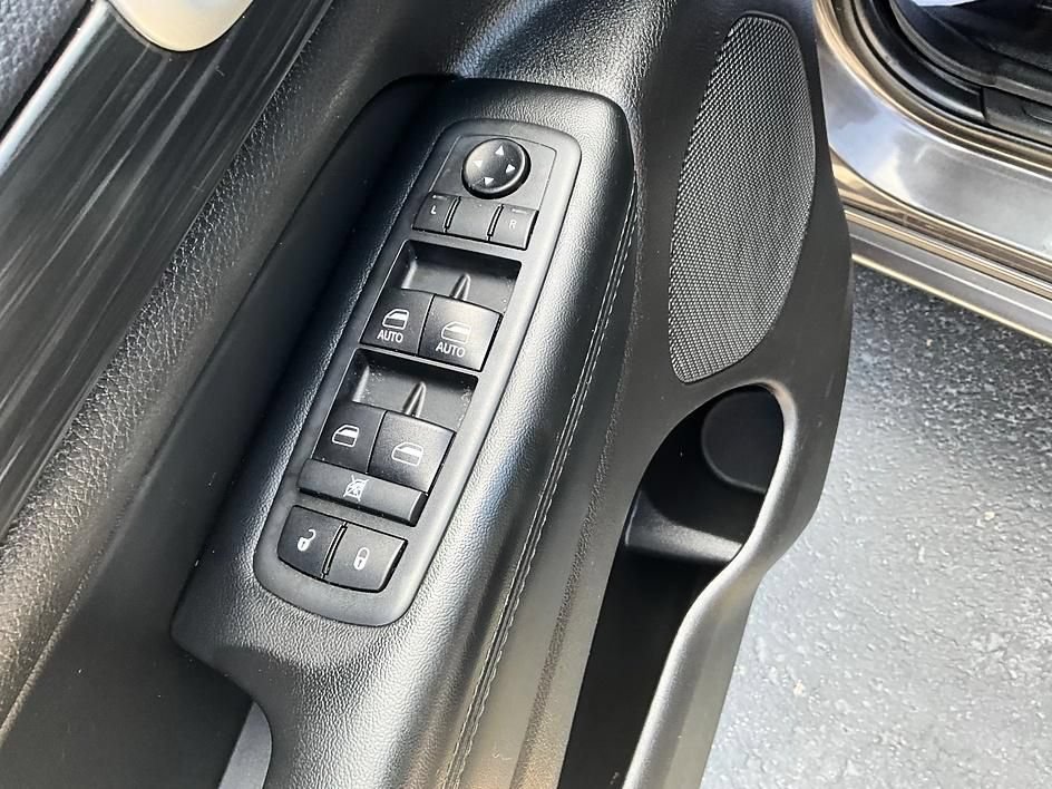 Used 2021 Jeep Grand Cherokee Laredo X AWD/4WD image 14