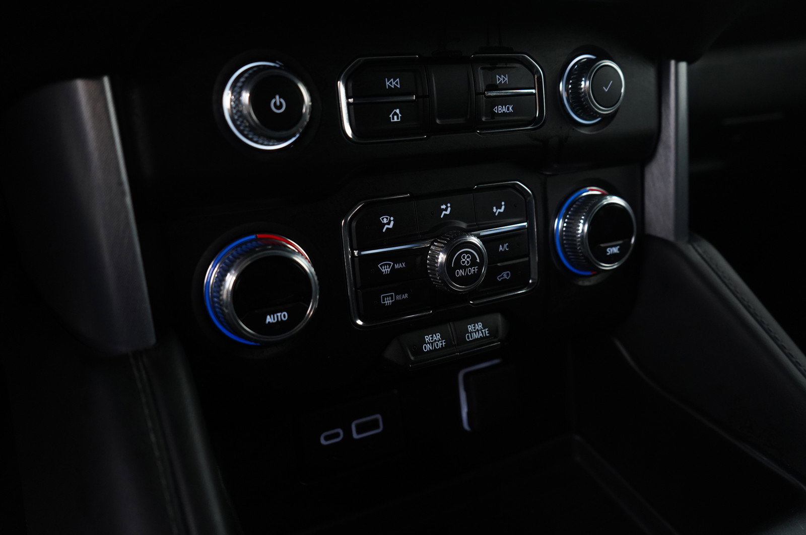 Used 2024 GMC Yukon XL SLE image 22