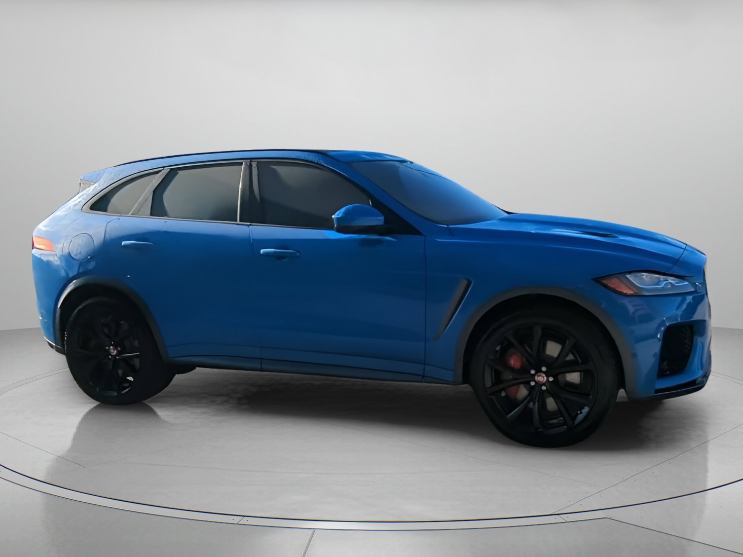 Used 2020 Jaguar F-PACE SVR image 34