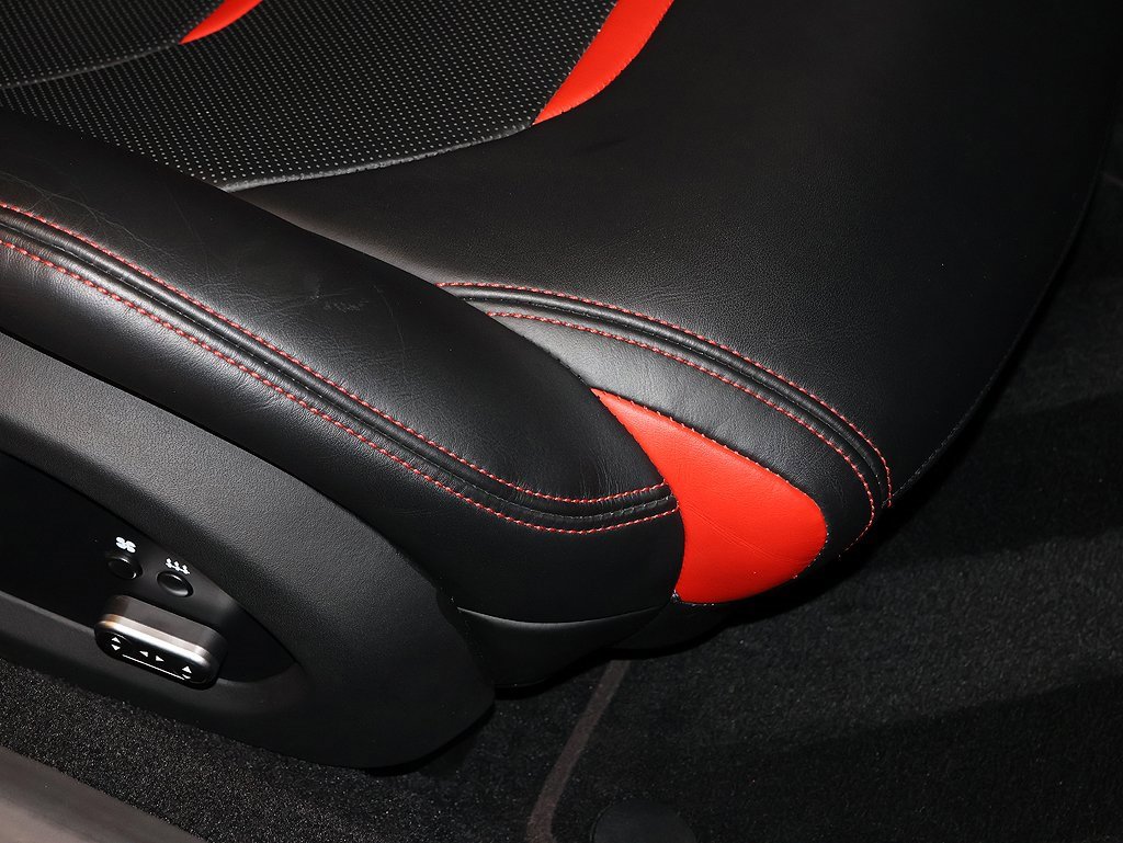 Certified 2018 Ferrari GTC4Lusso image 36