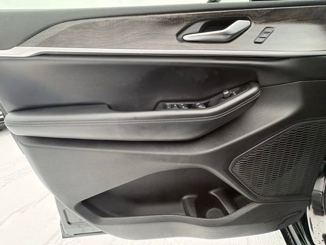 Used 2023 Jeep Grand Cherokee Limited w/ Luxury Tech Group II image 32