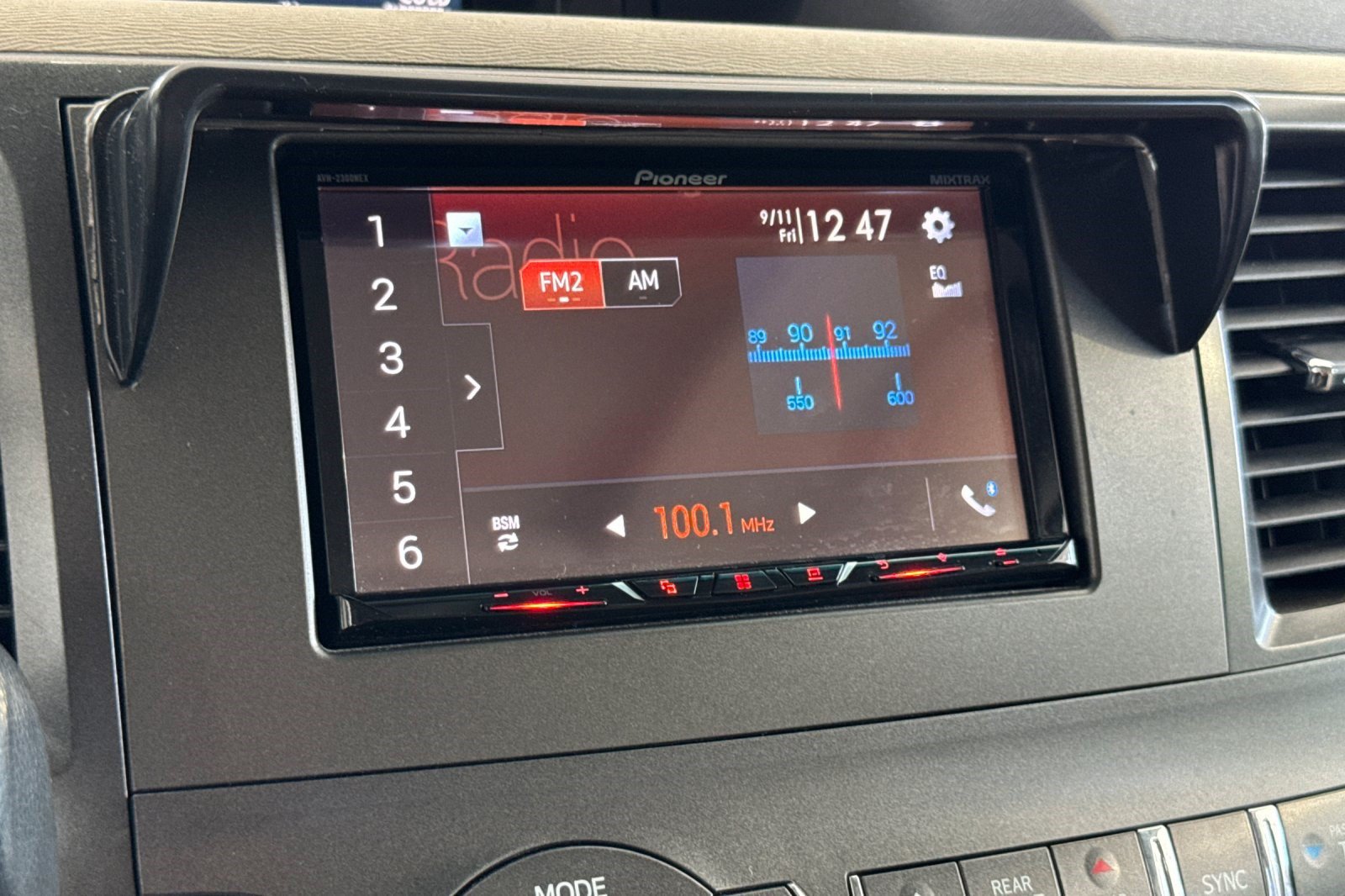 Used 2011 Toyota Sienna XLE FWD image 25