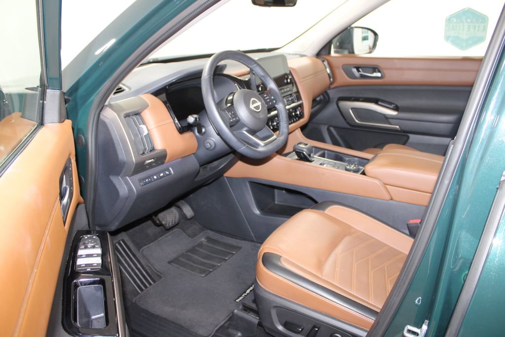 Used 2024 Nissan Pathfinder Platinum w/ Cargo Package image 24